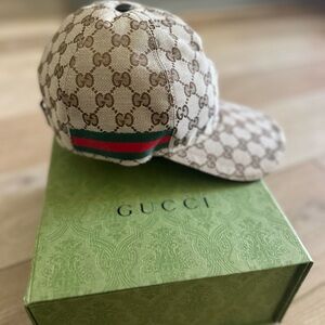 Gucci Elegant Beige Ball Cap with Box